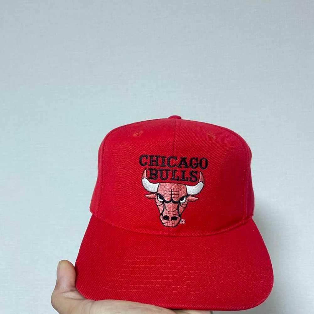 This is a cap from the Chicago Bulls from the 198… - image 1