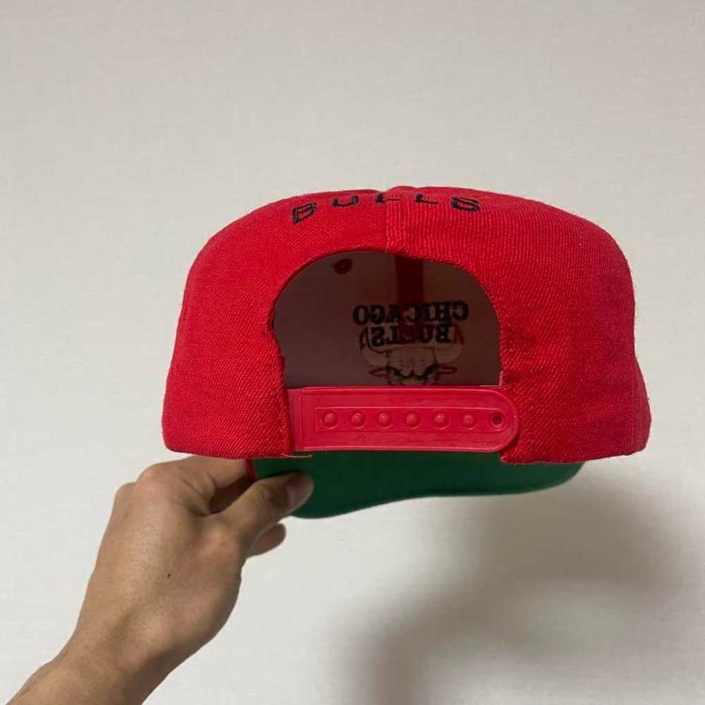 This is a cap from the Chicago Bulls from the 198… - image 3