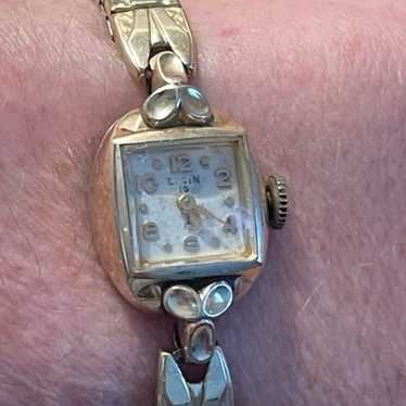 Vintage ELGIN ladies watch with gold band WORKS - image 1