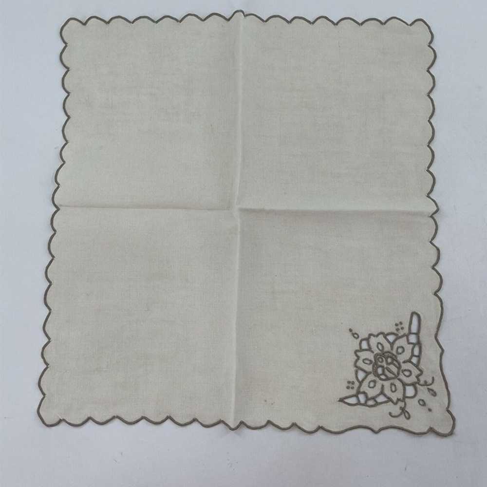 Madiera Linen Scalloped Floral Embroidered Cutout… - image 6