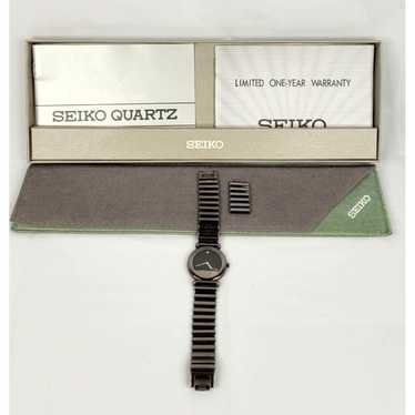 Vintage Rare Seiko 2P20-0069 Ladies Watch Black Di