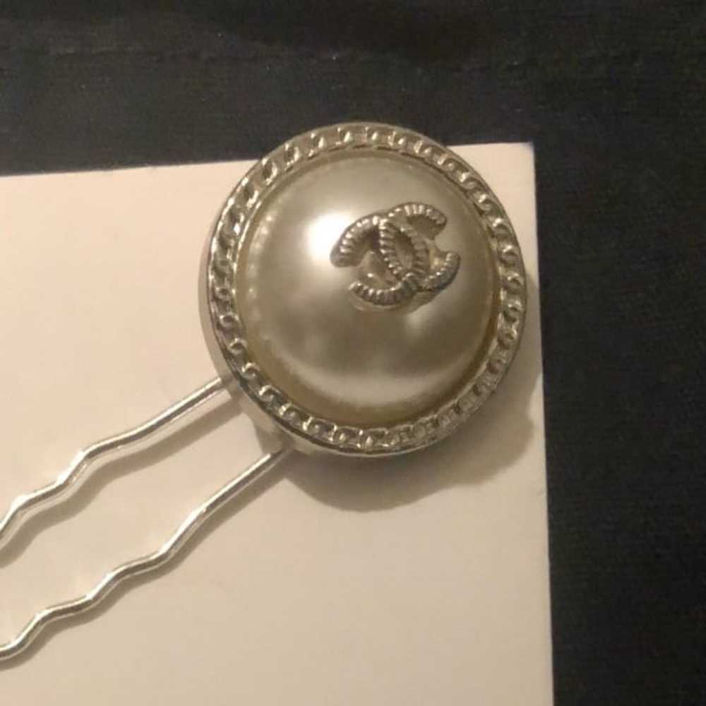 Vintage Chanel CC pearl button hair pin - image 2