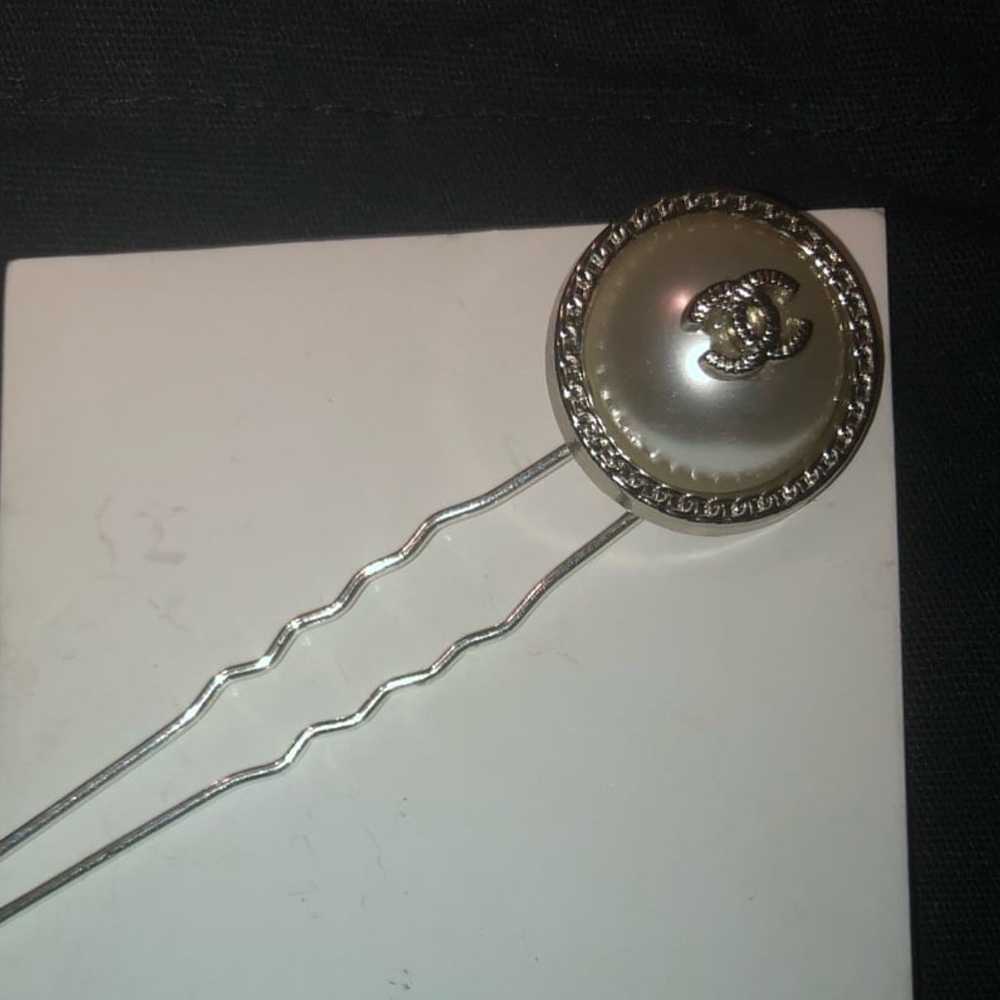 Vintage Chanel CC pearl button hair pin - image 3