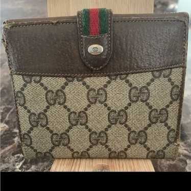 AUTHENTIC VINTAGE GUCCI SMALL BIFOLD WALLET