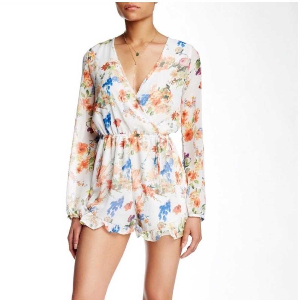 NWOT Romeo & Juliet Couture Ivory Floral Romper - image 1