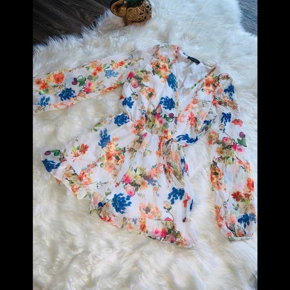 NWOT Romeo & Juliet Couture Ivory Floral Romper - image 2