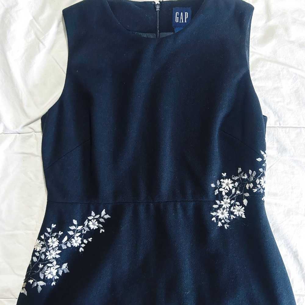 GAP Wool Black Embroidered Floral Shift Dress 4 V… - image 3