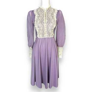 Vintage 1970’s Sheer Sleeve Lace Detail Dress