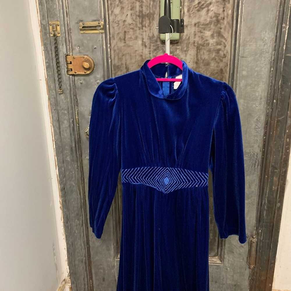 Small  Vintage 60s 70s royal blue velour hostess … - image 6