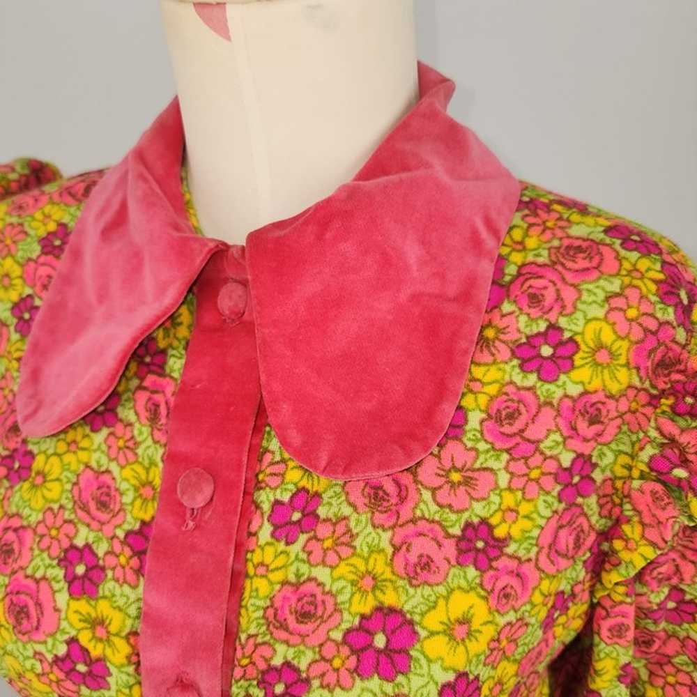 Vintage Hippie 60s 70s Bright Floral Short Button… - image 4