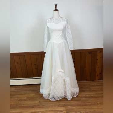 Stunning Vintage 1950s Tulle & Lace Wedding Gown!