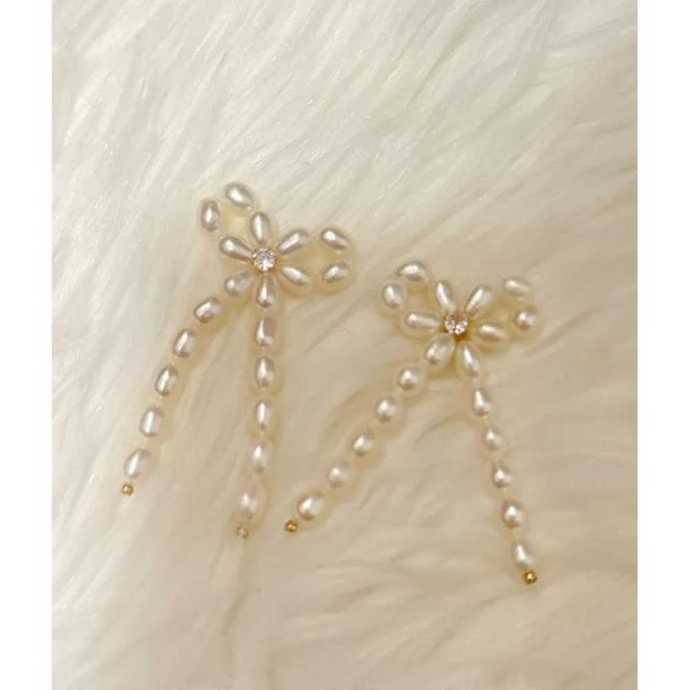 Shashi Pearl earrings - image 2