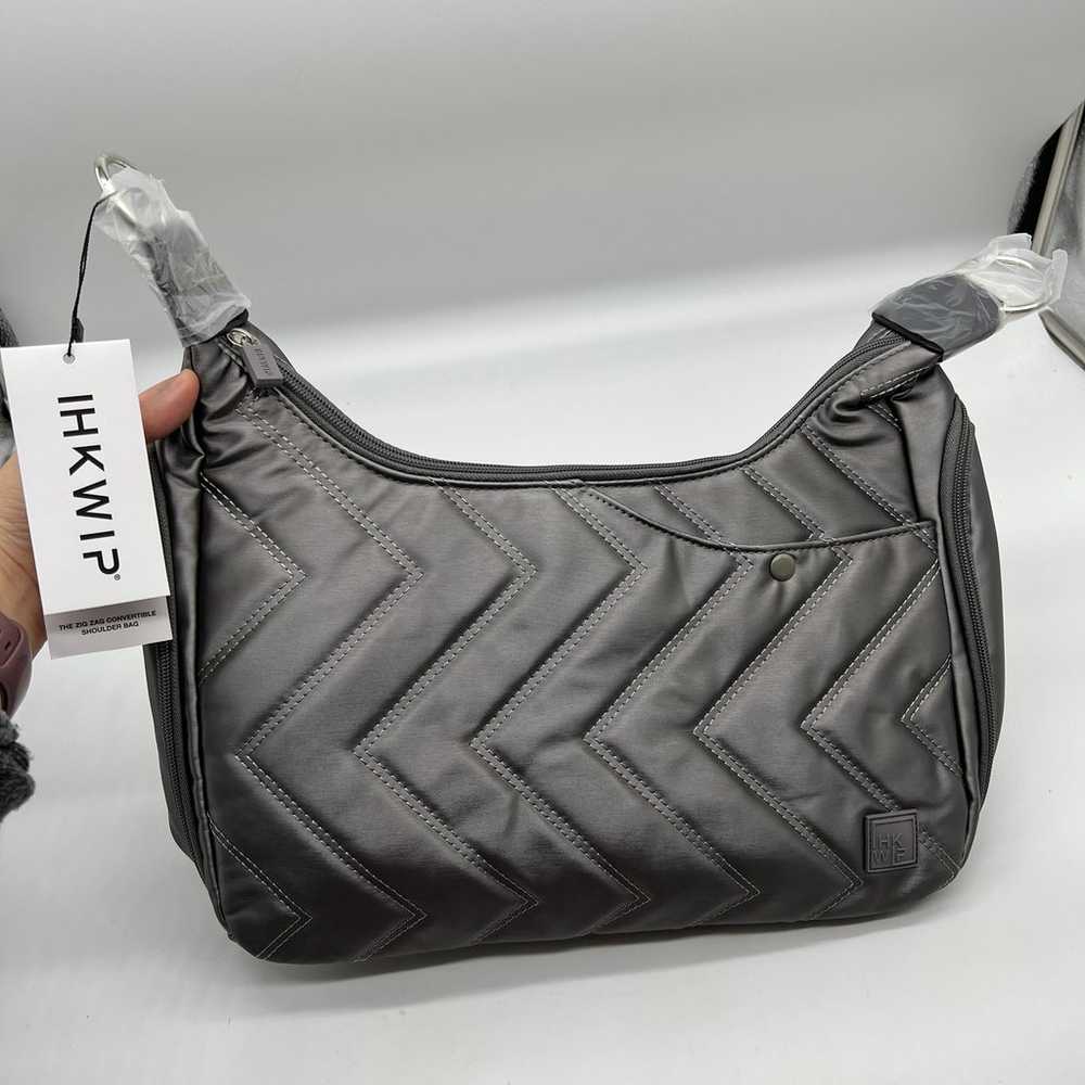 IHKWIP The Zig Zag Quilted Convertible Shoulder B… - image 1