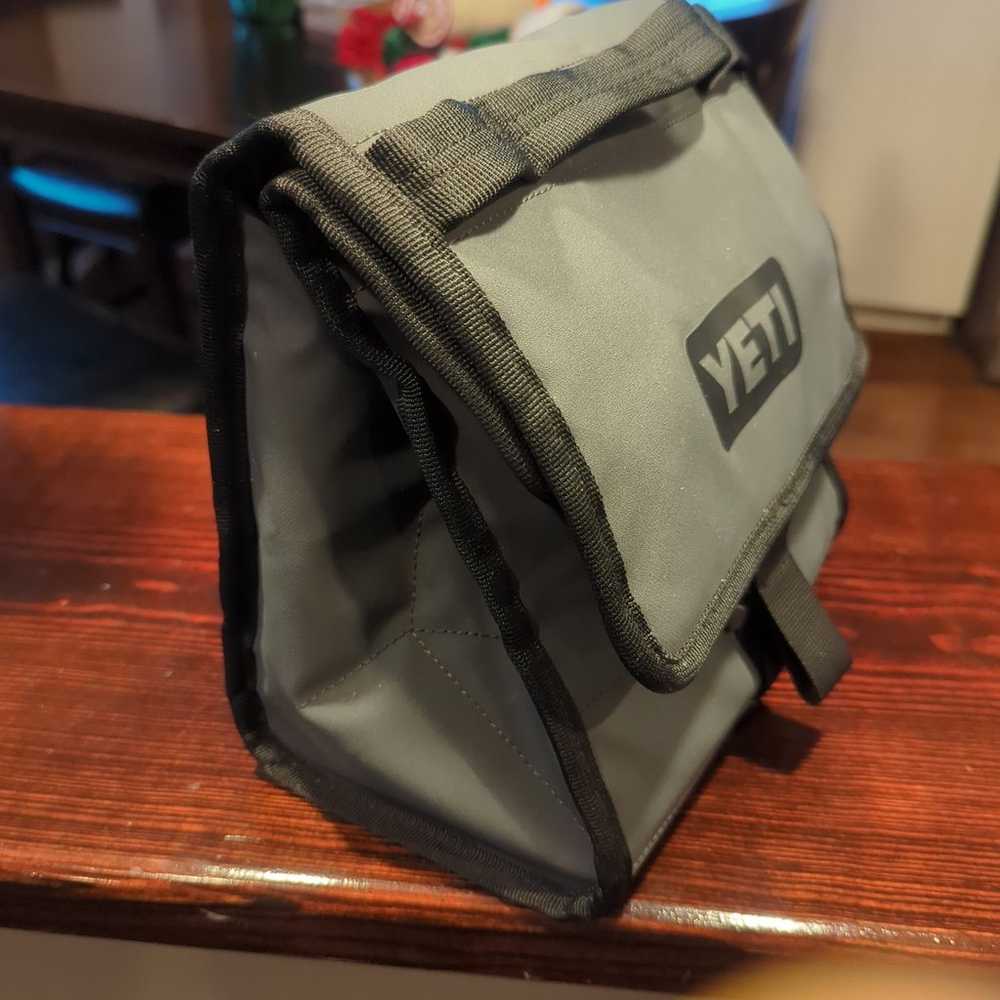 Yeti lunch bag - image 4