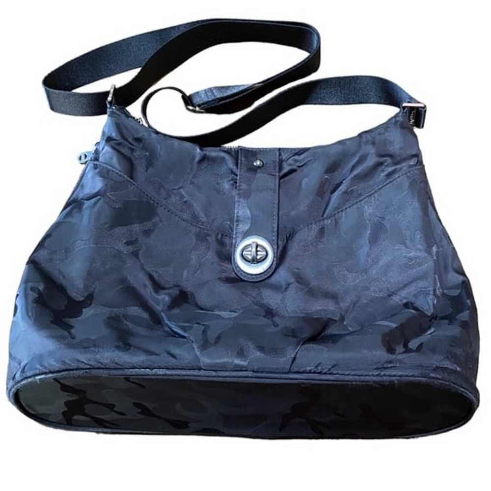 Baggallini Helsinki Black Camo Print Nylon Crossb… - image 2