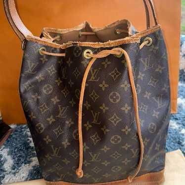 Louis Vuitton noe shoulder bag