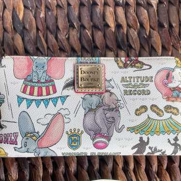 NEW Dooney and Bourke Dumbo wallet