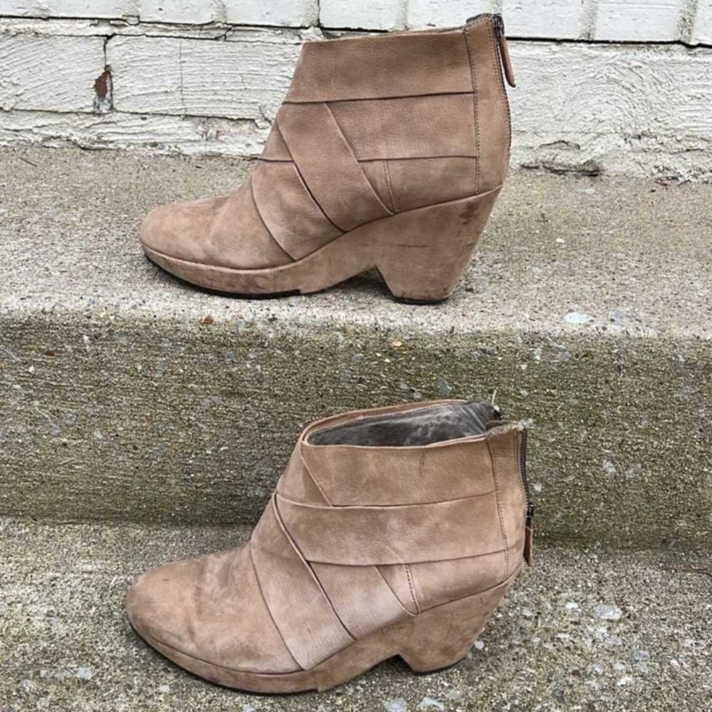 Eileen Fisher Dream Tan Suede Booties Size 8.5 - image 2