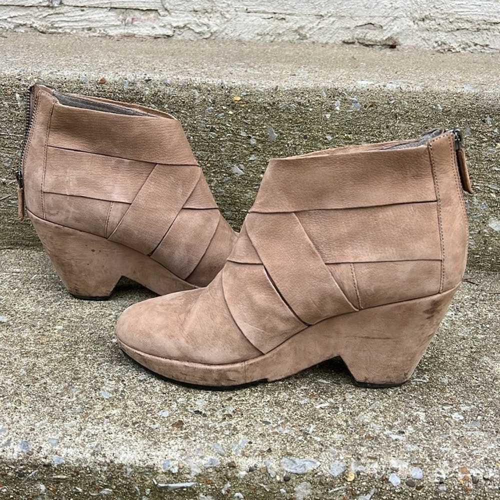 Eileen Fisher Dream Tan Suede Booties Size 8.5 - image 3