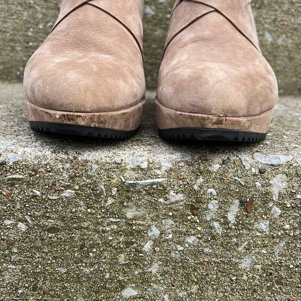 Eileen Fisher Dream Tan Suede Booties Size 8.5 - image 7