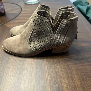 NWOT Vince Camuto Booties Sz 6.5