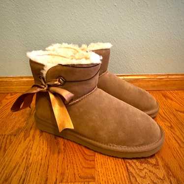 bearpaw mini bow boots - image 1