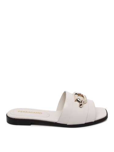 Salvatore Ferragamo o1s1rm1224 Leather Slippers in