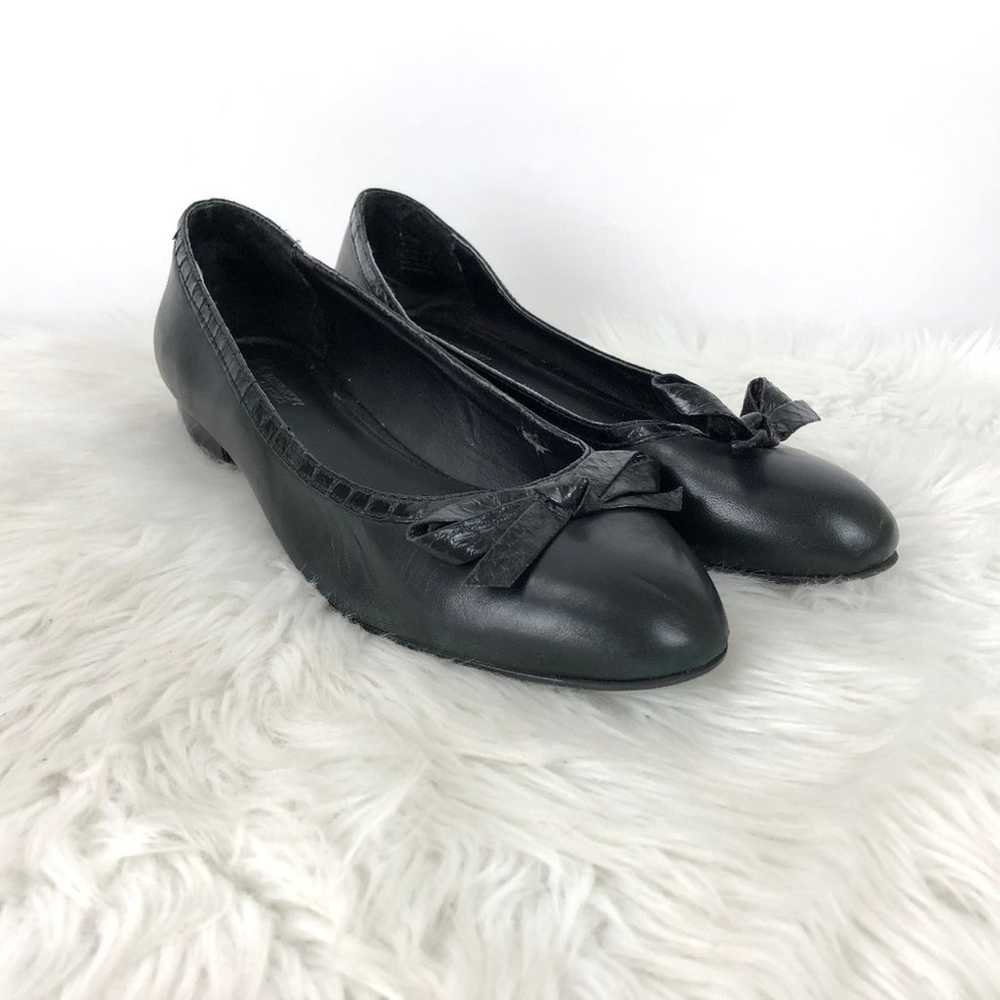 B Makowsky 9 M Womens Black Leather. bow Heeled F… - image 1