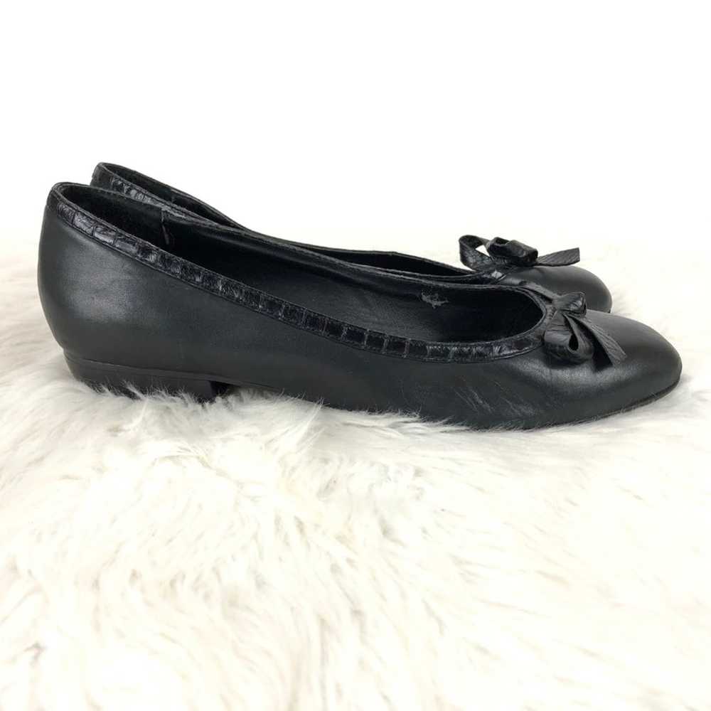 B Makowsky 9 M Womens Black Leather. bow Heeled F… - image 2