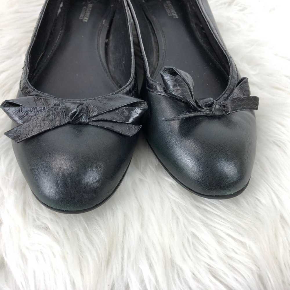 B Makowsky 9 M Womens Black Leather. bow Heeled F… - image 7