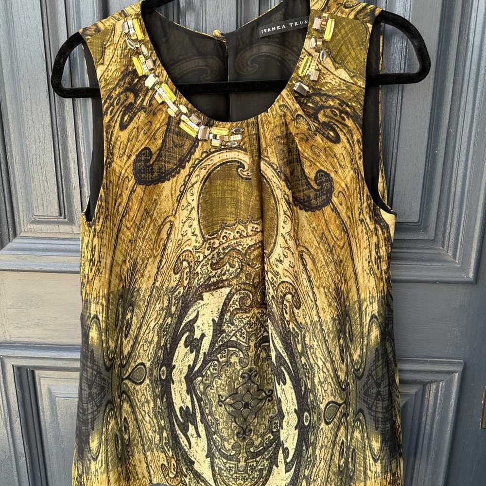 Large Ivanka Trump Gold Sleeveless Scoop Neck Blo… - image 1