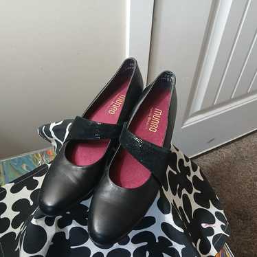 Munro shoes sz 81/2 ss black leather - image 1