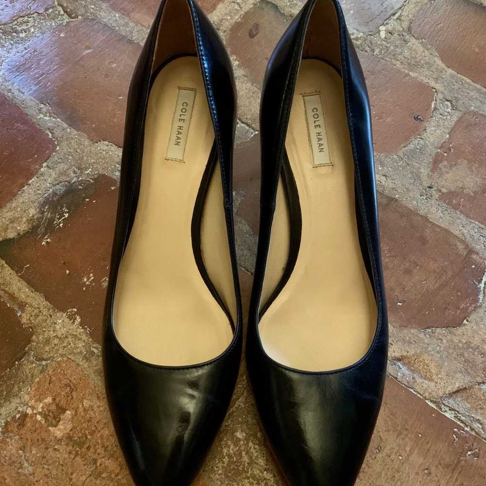 Womens Cole Haan Black Leather Heels SIZE 9B Clas… - image 1