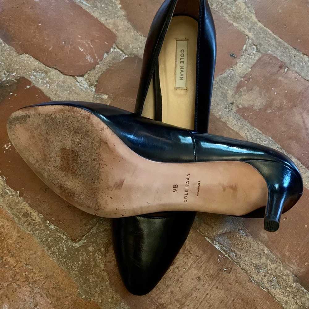 Womens Cole Haan Black Leather Heels SIZE 9B Clas… - image 6