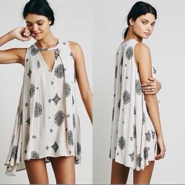 FREE PEOPLE Tree SWING Ivory Medallion Print Tuni… - image 1