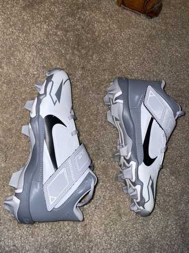 Nike Size 5 Grey Softball Cleats