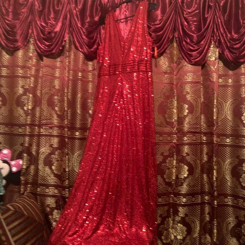 Sparkly red cocktail dress - image 4