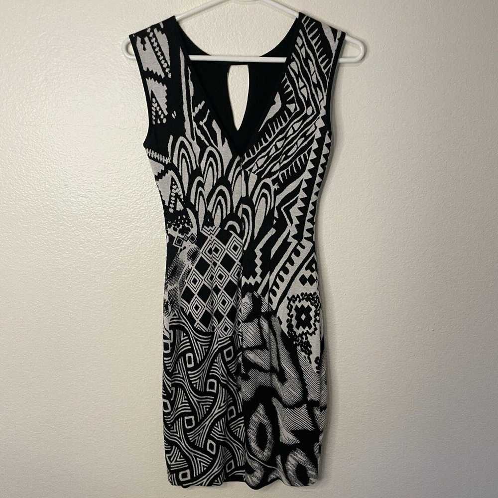 CACHE Sexy Stretch Black & White Jacquard Tribal … - image 7