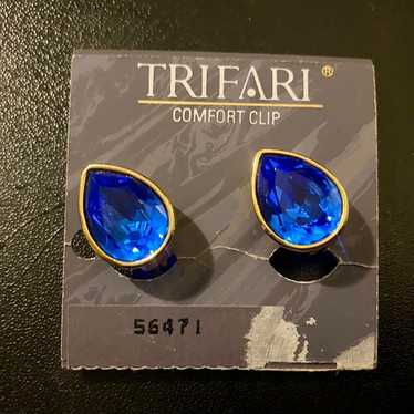 Trifari Blue Cabochon Vintage Clip on Earrings