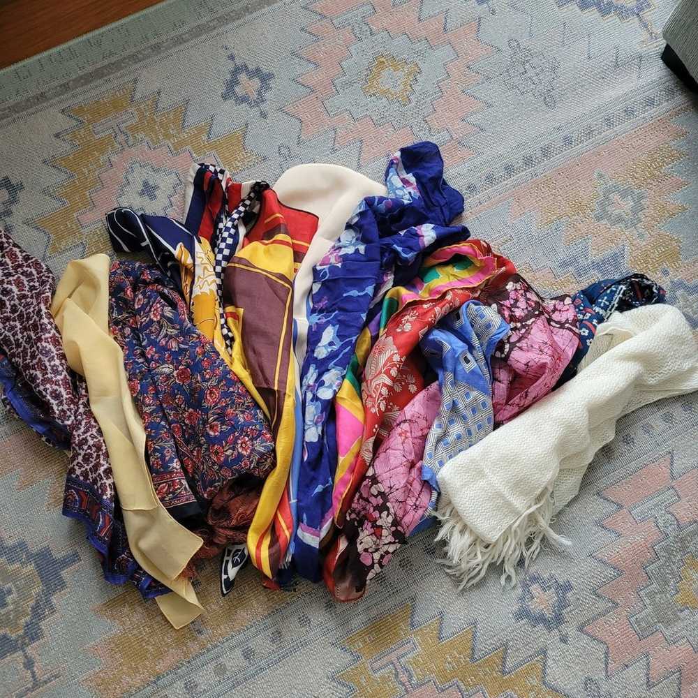 Vintage 40s-70s Scarf/Kerchief Lot of 15 Includes… - image 2