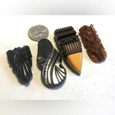 Vintage Lot of 4 1940s BAKELITE Dress Clips Peanu… - image 1