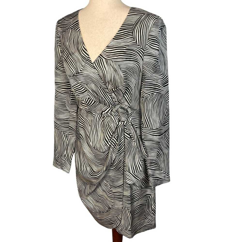 Trina Turk Geometric Print 100% Silk Faux Wrap Lo… - image 2