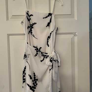 Saints + Secrets FLORAL WRAP DRESS WHITE/BLACK