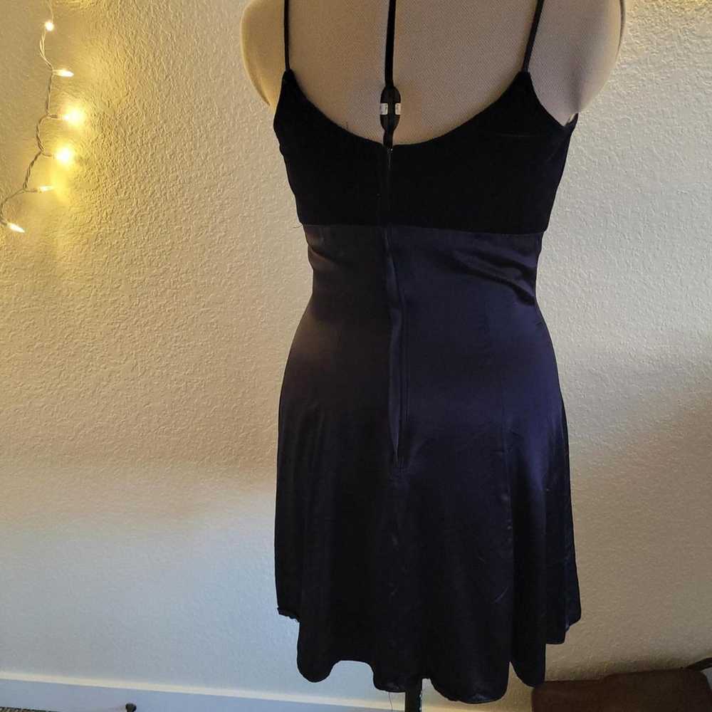 Silky velvet dress - image 7