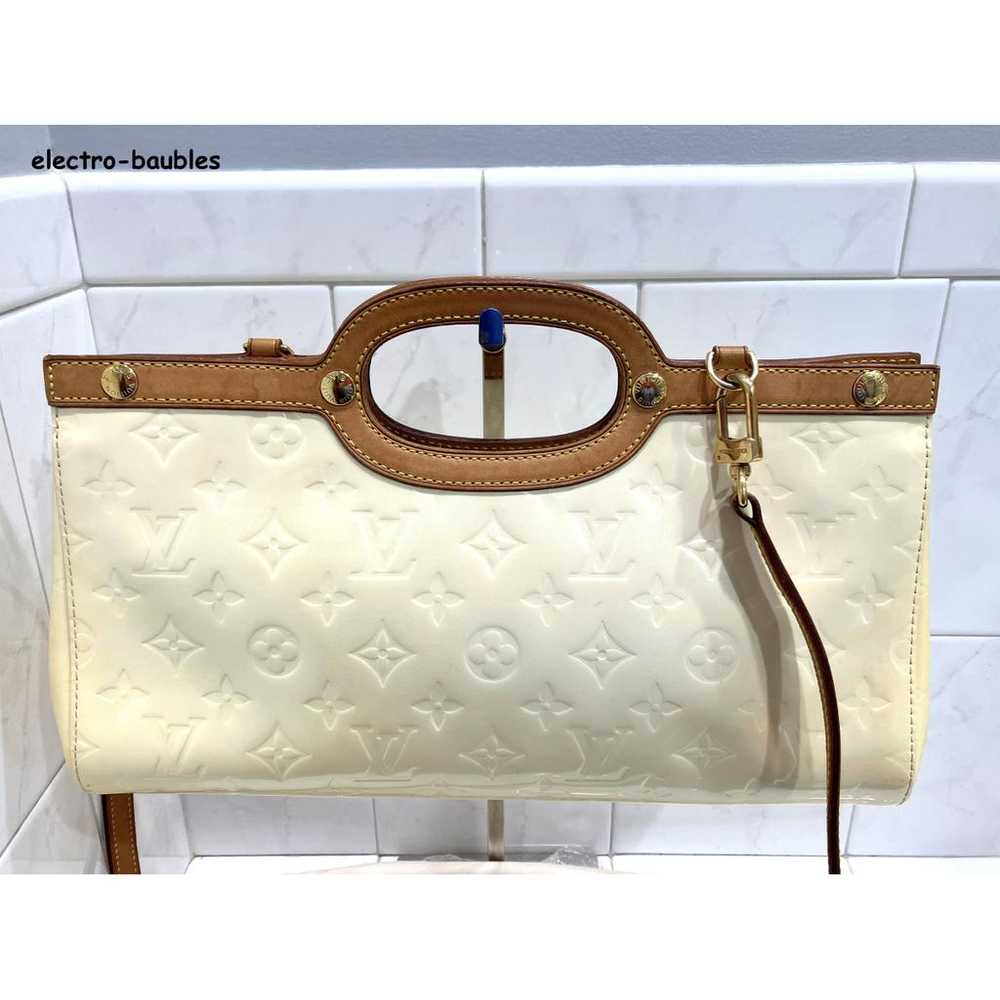 Louis Vuitton Roxbury patent leather crossbody bag - image 10