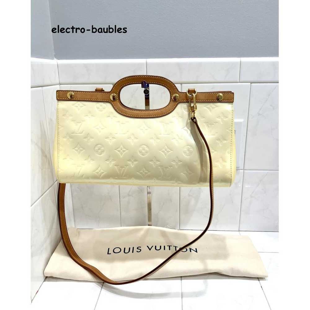 Louis Vuitton Roxbury patent leather crossbody bag - image 12