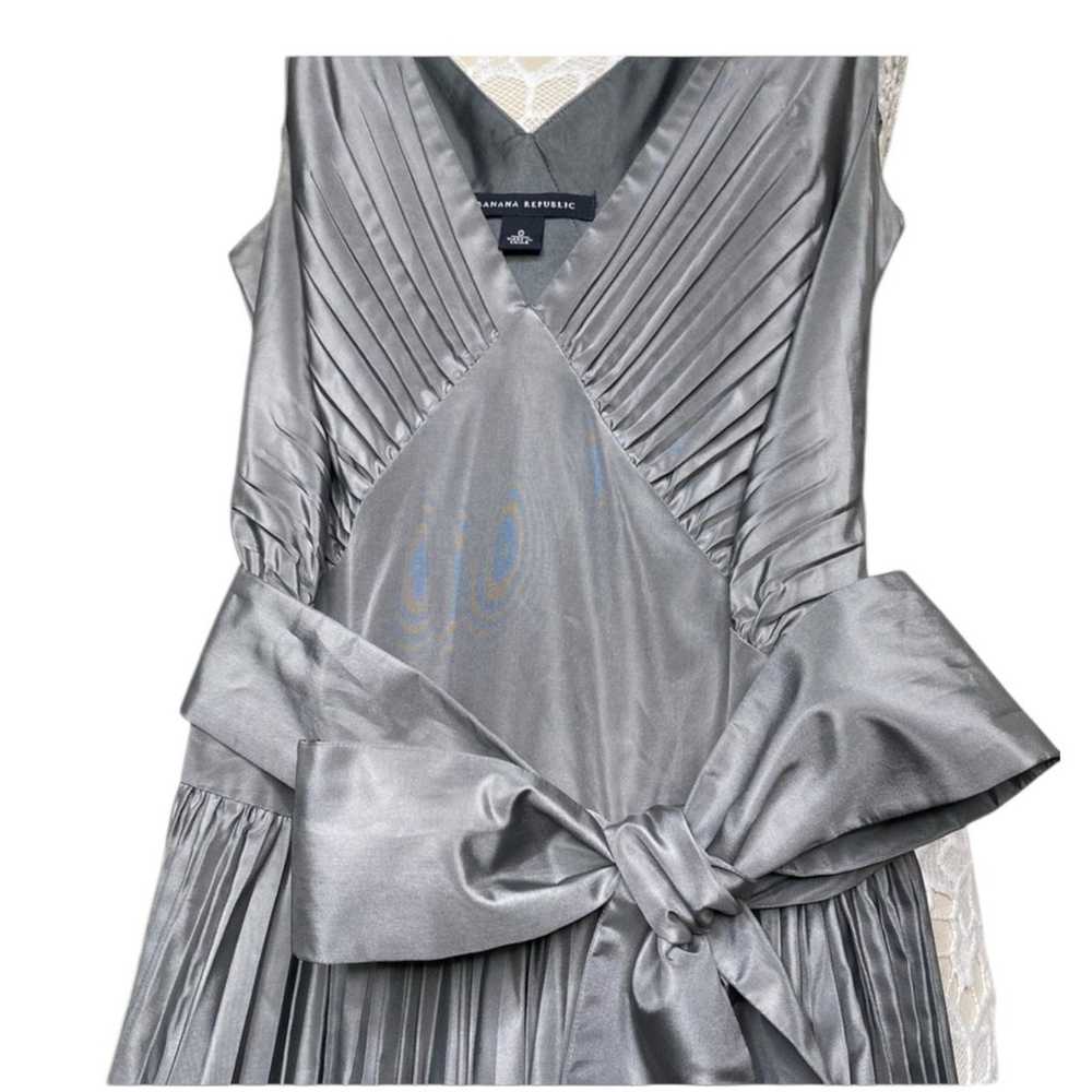 Banana republic Grey Silk Taffeta sleeveless plea… - image 8