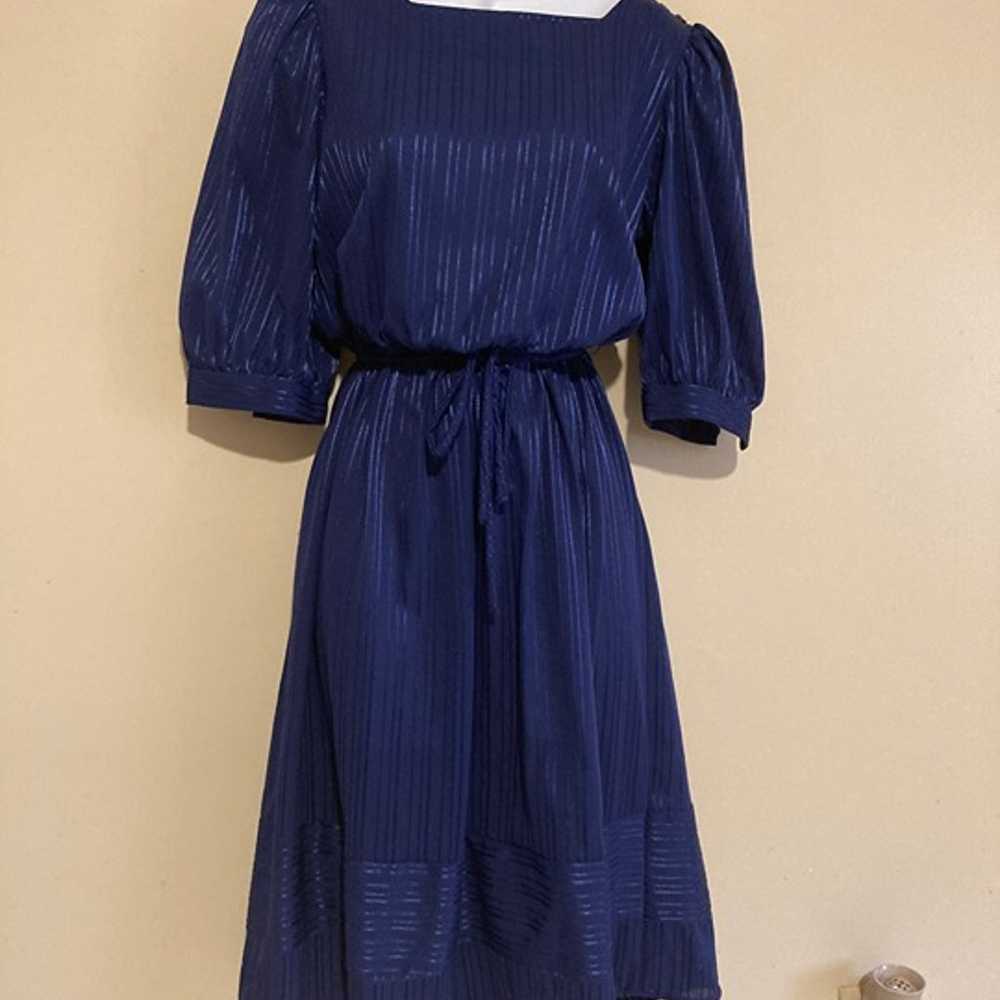 1970s Vintage Sally Lou Belted Knee Length Dress - image 3