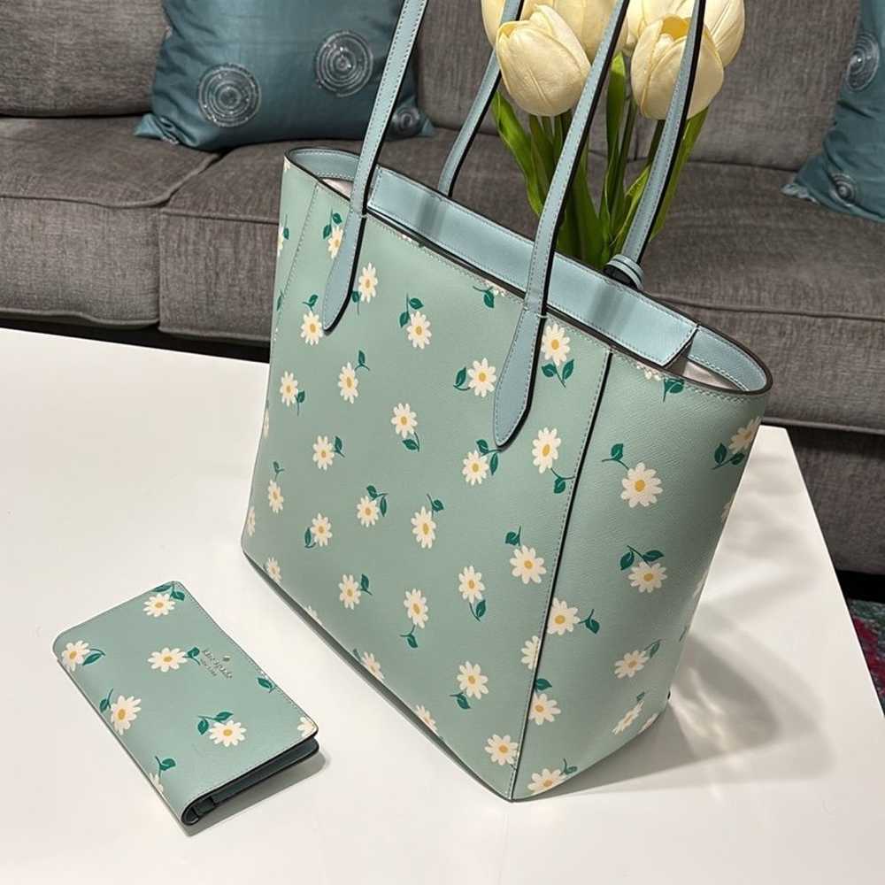 Kate spade daisy tote & wallet set blue - image 4