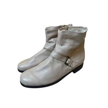 Contours by Isotonor Beige/Ivory Leather Ankle Boo